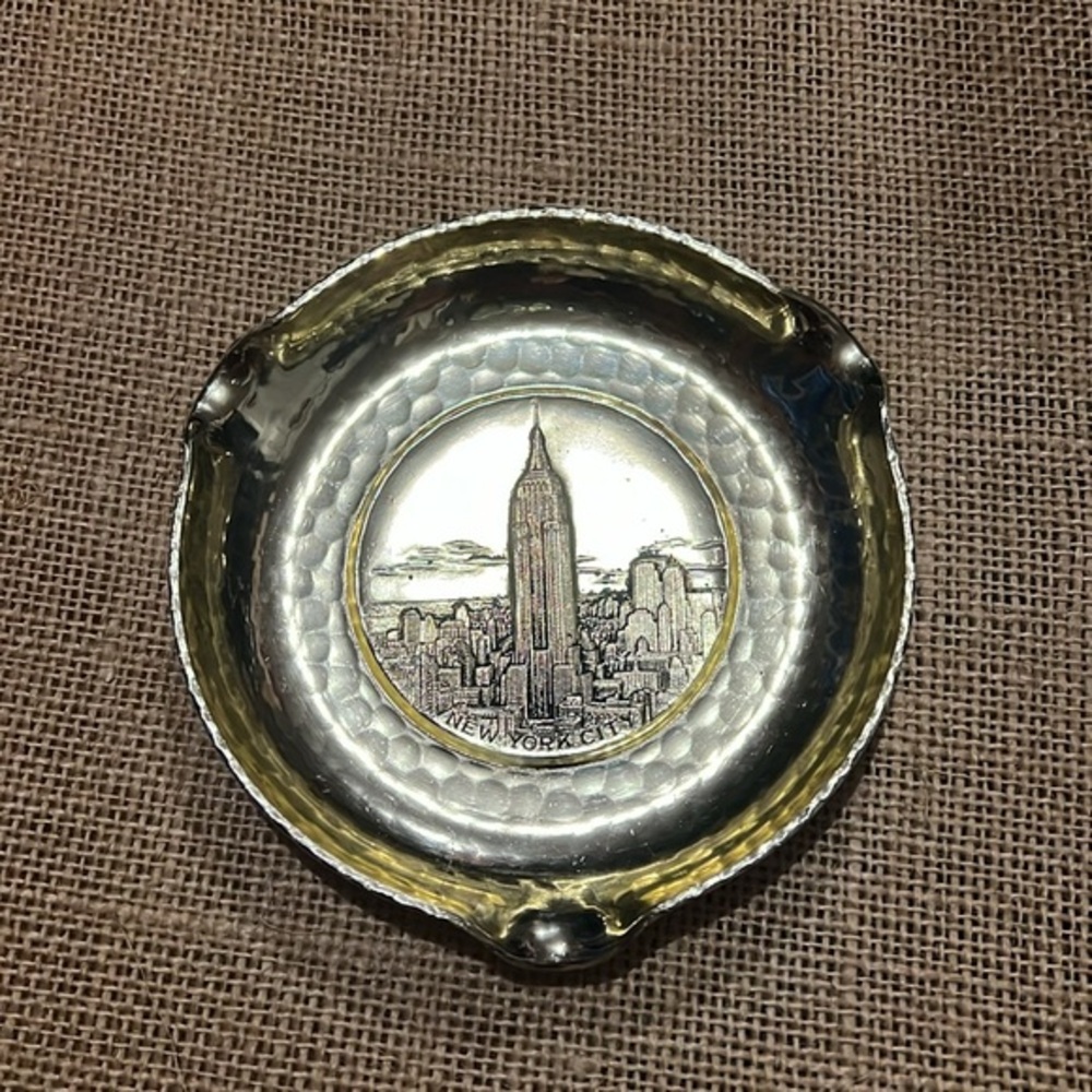 Small metal ash tray New York